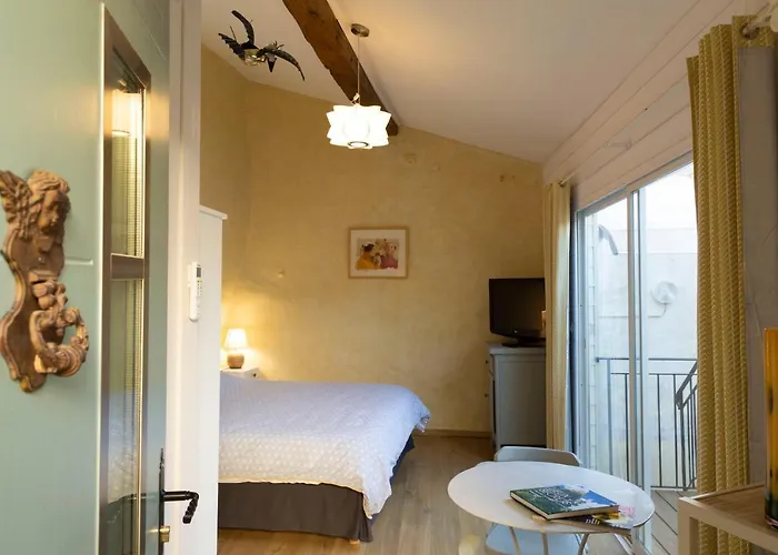 Independante A Bed & Breakfast